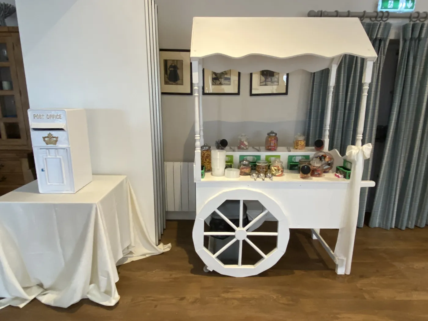 The sweet cart, ready for the evening